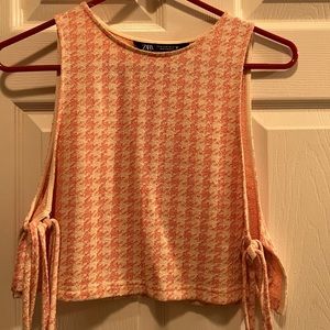 Sleeveless crop top.